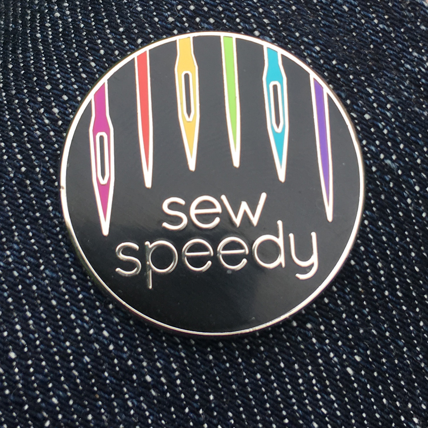 Sew Speedy enamel needle minder / pin WholeCircleStudio